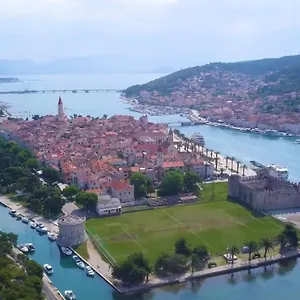 Mira Trogir